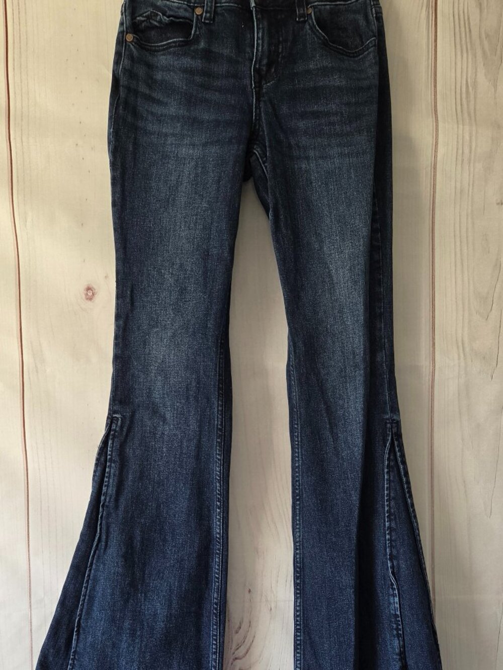 Shyanne Flare Jeans, Women’s 24, mid-rise, dark wash, Fitted silhouette w/ flare